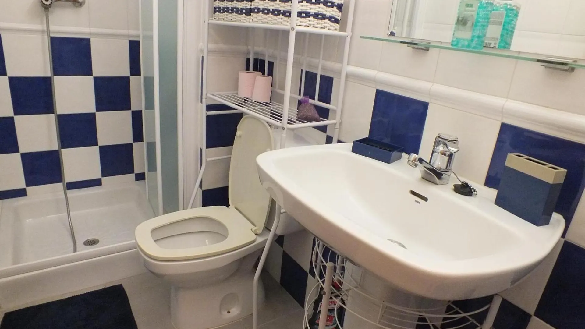Bonito Apartamento De 2 Habitaciones En Roses Con Estacionamiento, Aire Acondicionado, Cerca Del Centro Y De La Playa - Es-204-46 شقة