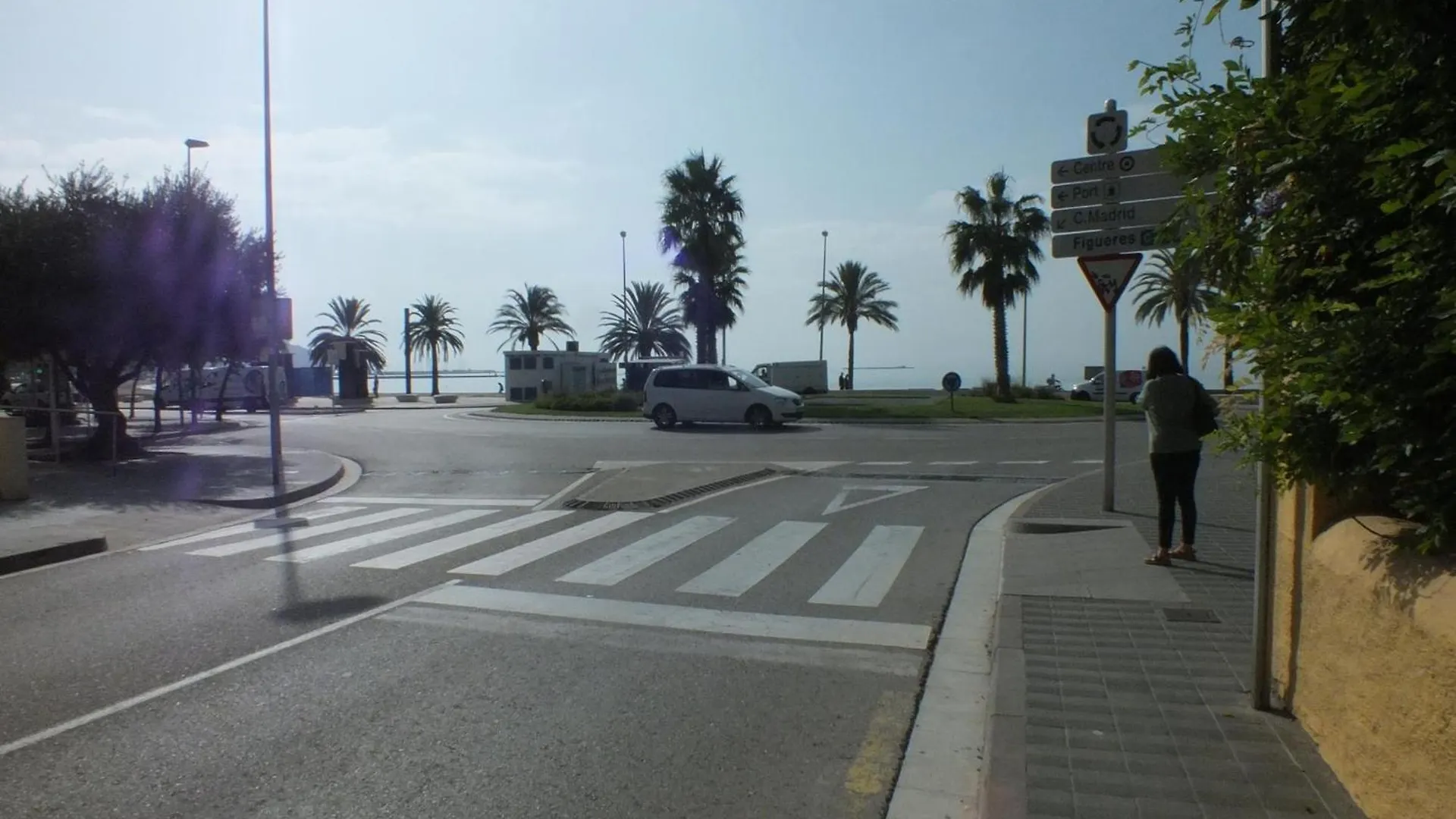 Bonito Apartamento De 2 Habitaciones En Roses Con Estacionamiento, Aire Acondicionado, Cerca Del Centro Y De La Playa - Es-204-46 0*,  إسبانيا