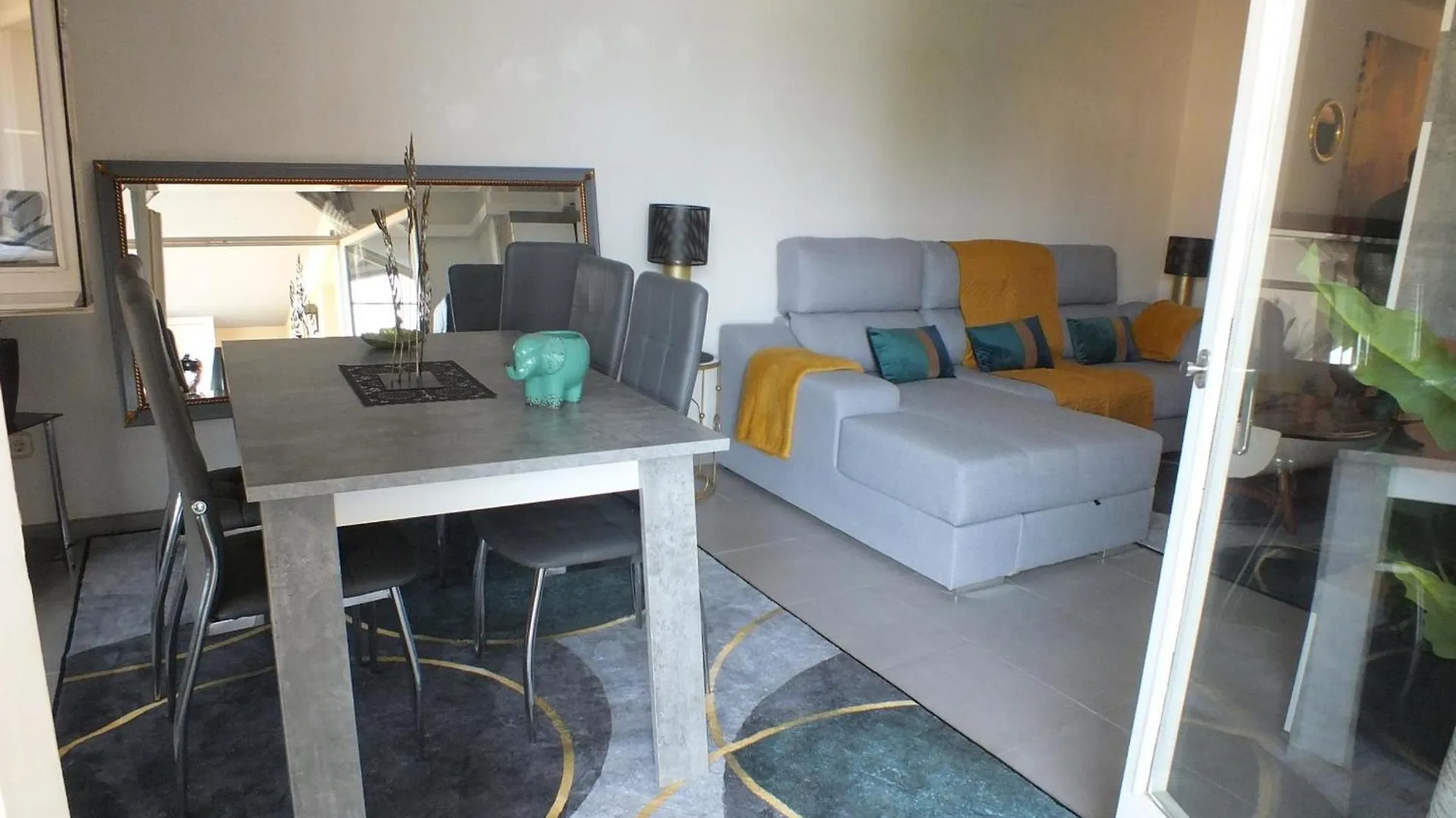 Bonito Apartamento De 2 Habitaciones En Roses Con Estacionamiento, Aire Acondicionado, Cerca Del Centro Y De La Playa - Es-204-46 0*,