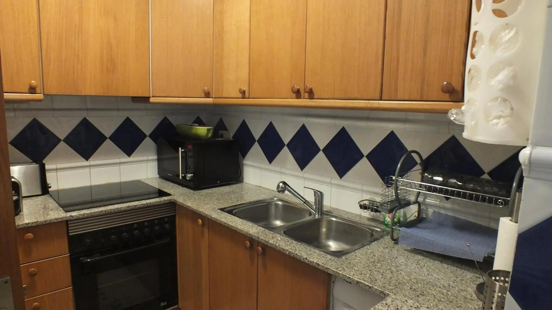 Bonito Apartamento De 2 Habitaciones En Roses Con Estacionamiento, Aire Acondicionado, Cerca Del Centro Y De La Playa - Es-204-46 شقة