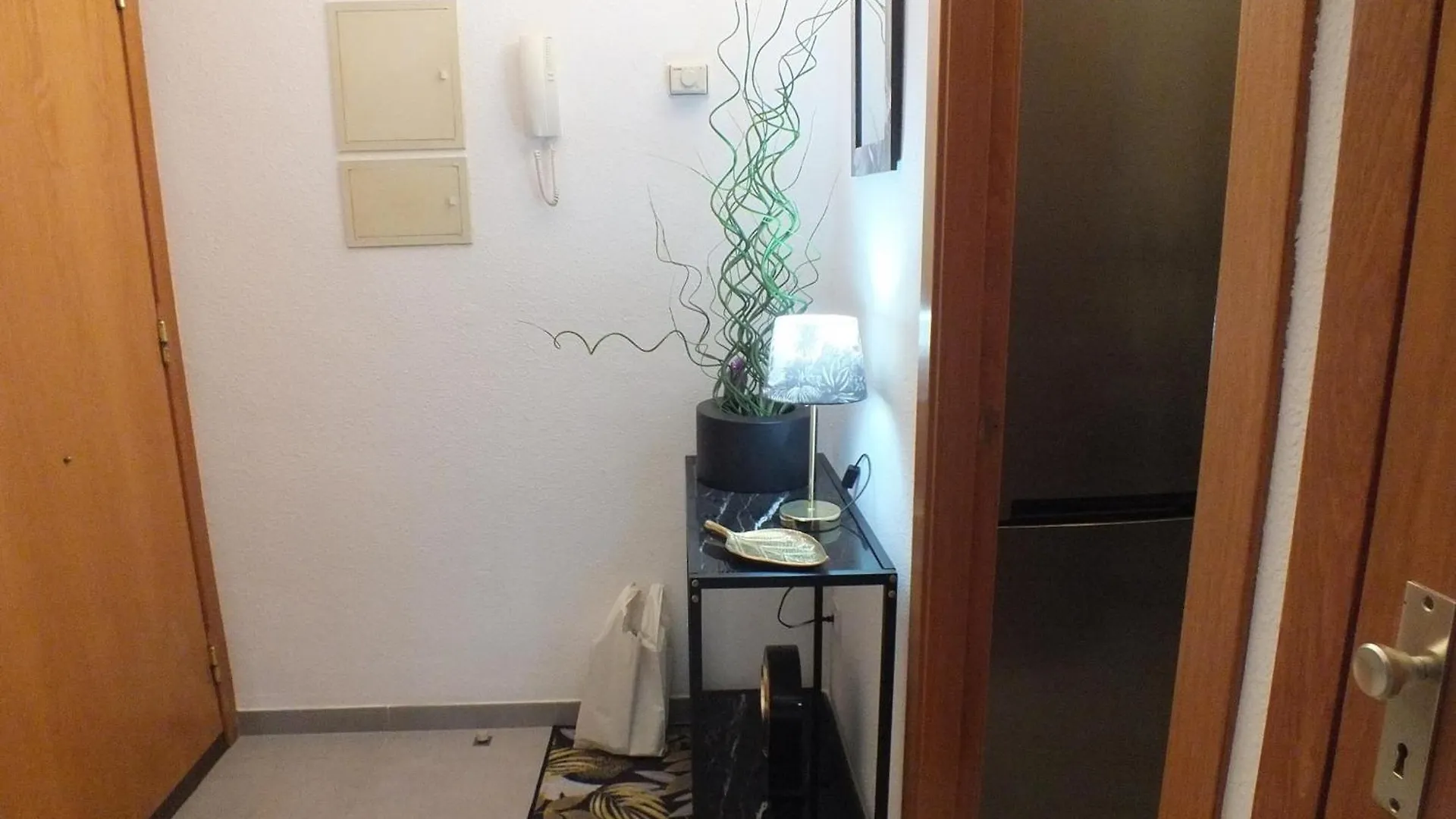 Bonito Apartamento De 2 Habitaciones En Roses Con Estacionamiento, Aire Acondicionado, Cerca Del Centro Y De La Playa - Es-204-46