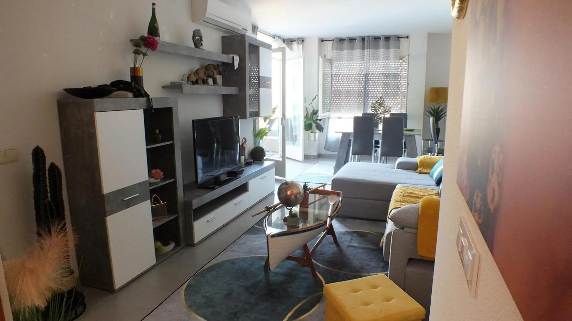 Bonito Apartamento De 2 Habitaciones En Roses Con Estacionamiento, Aire Acondicionado, Cerca Del Centro Y De La Playa - Es-204-46 0*,